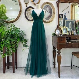 Lulu's Deep Emerald Green V-Neck Tulle Maxi Dres